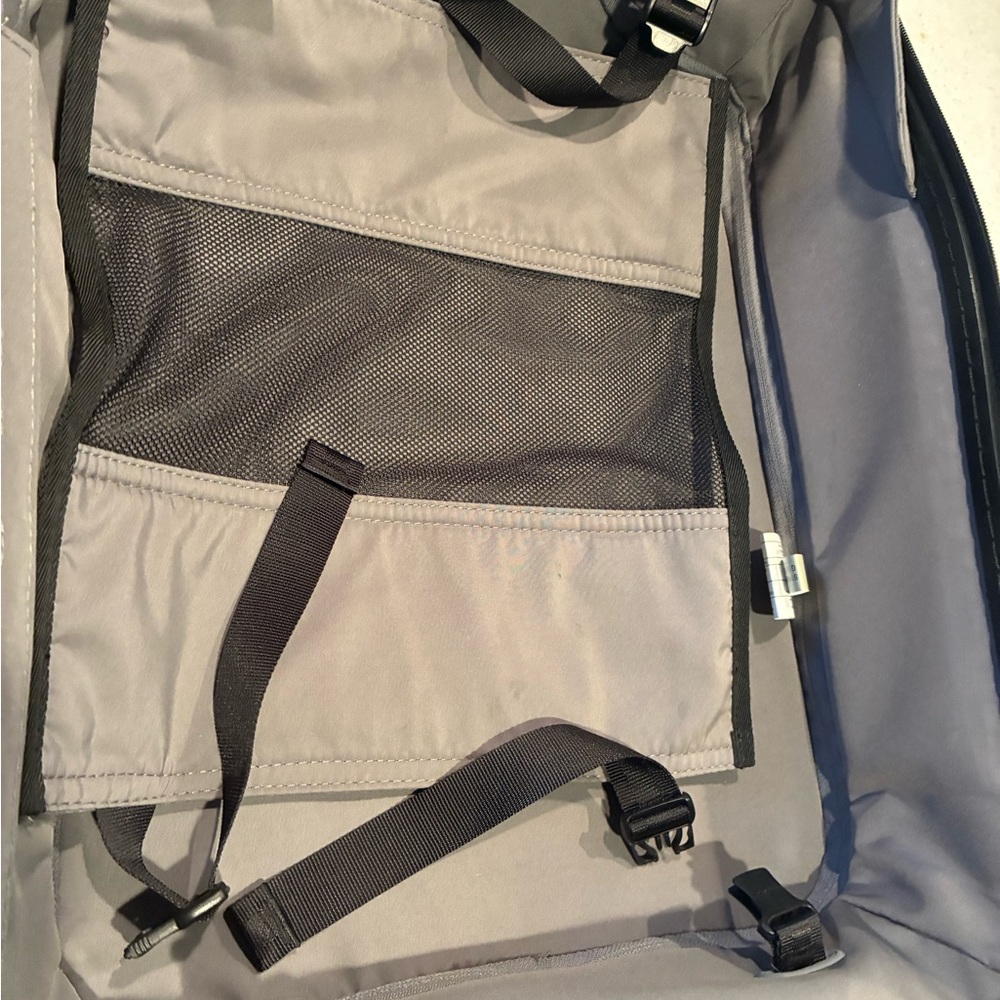 Briggs & Riley - Picture 8 of 9